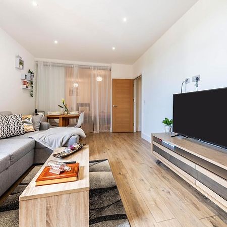 Mission Wave - Venture Apartment Staines-upon-Thames Екстер'єр фото