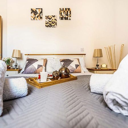 Mission Wave - Venture Apartment Staines-upon-Thames Екстер'єр фото