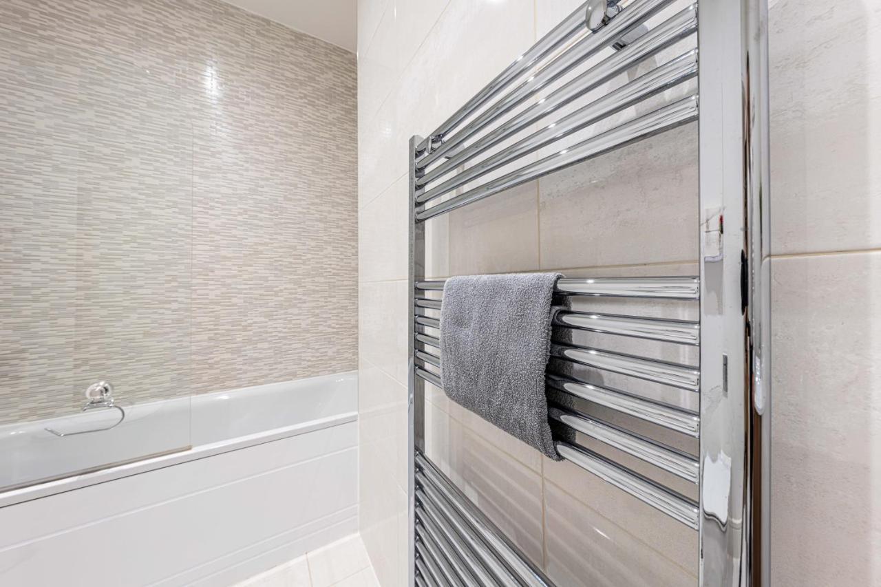Mission Wave - Venture Apartment Staines-upon-Thames Екстер'єр фото