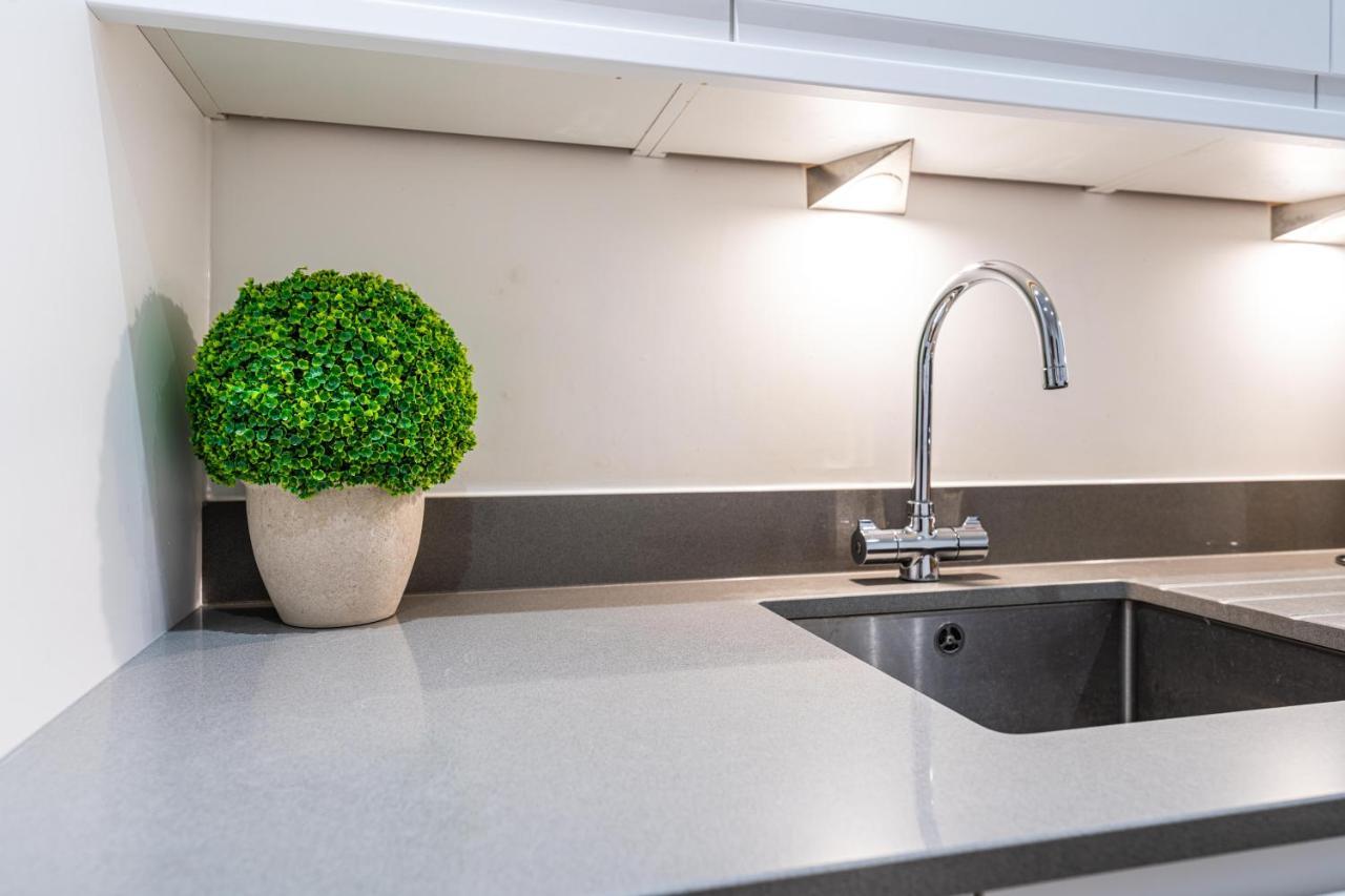 Mission Wave - Venture Apartment Staines-upon-Thames Екстер'єр фото