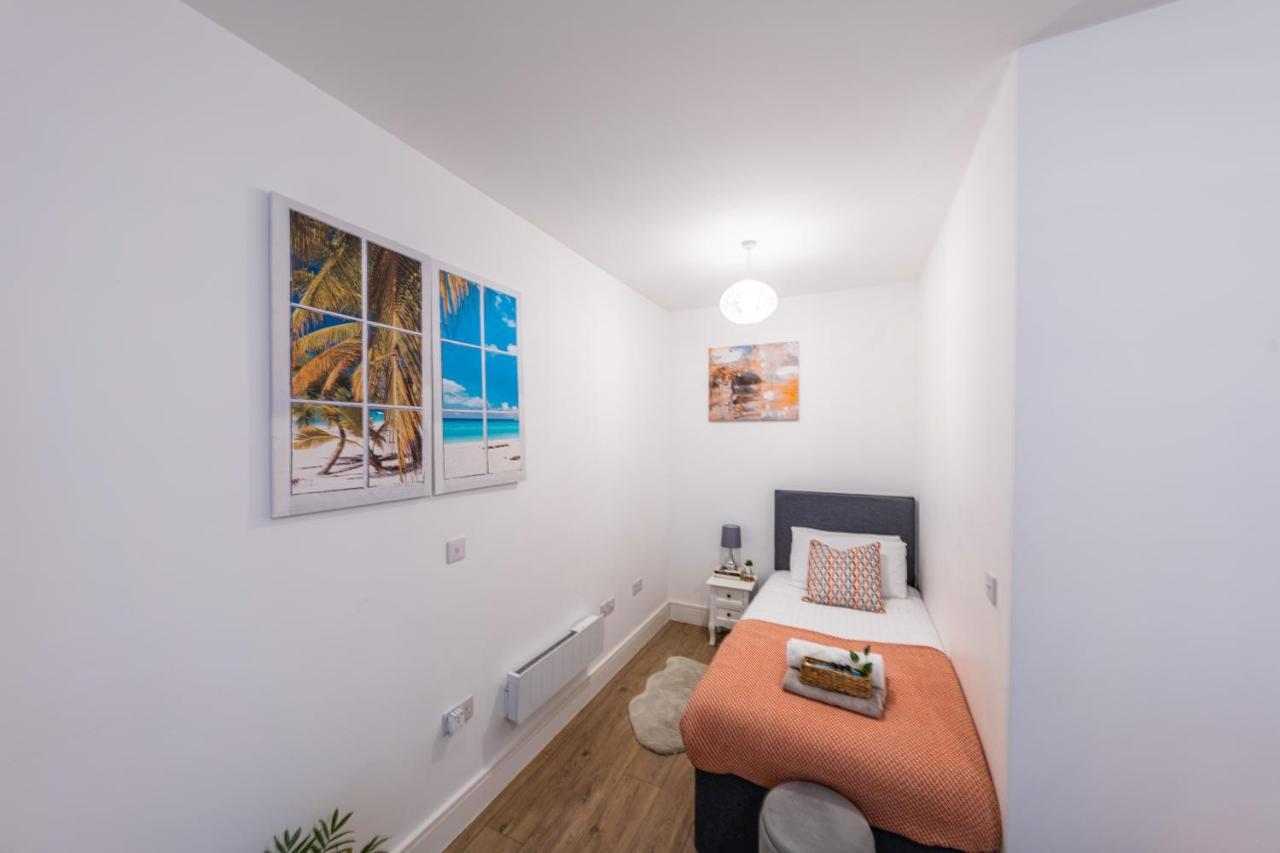 Mission Wave - Venture Apartment Staines-upon-Thames Екстер'єр фото