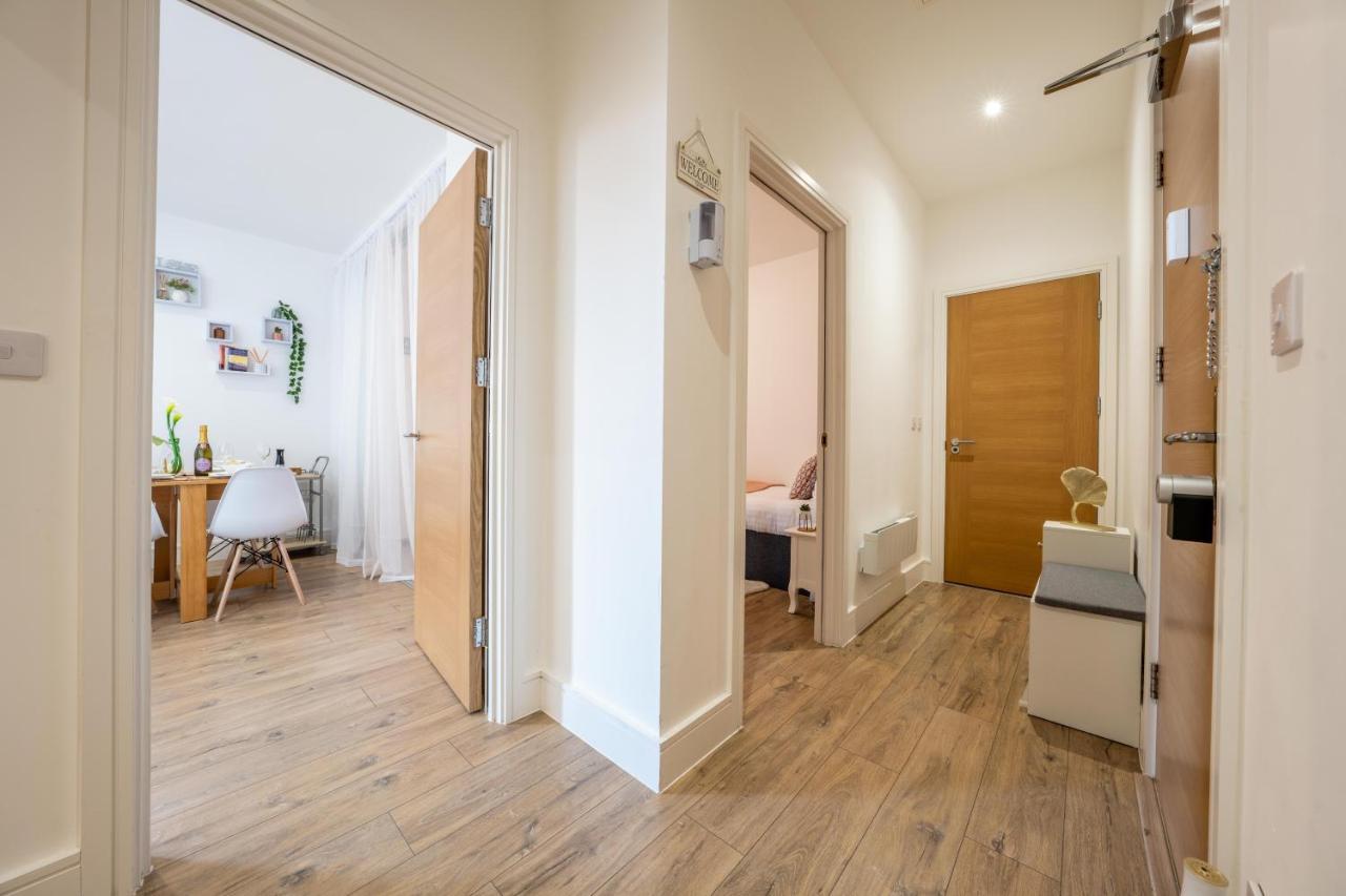 Mission Wave - Venture Apartment Staines-upon-Thames Екстер'єр фото