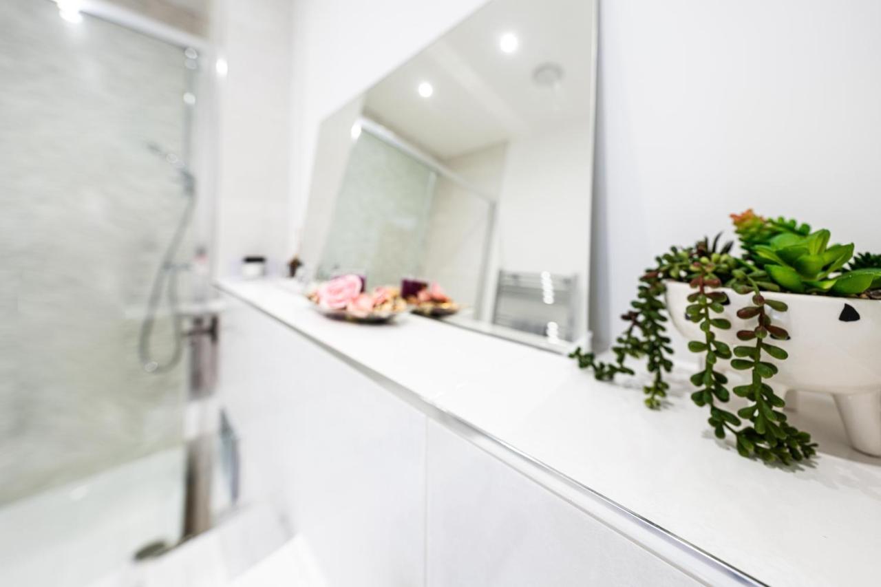 Mission Wave - Venture Apartment Staines-upon-Thames Екстер'єр фото