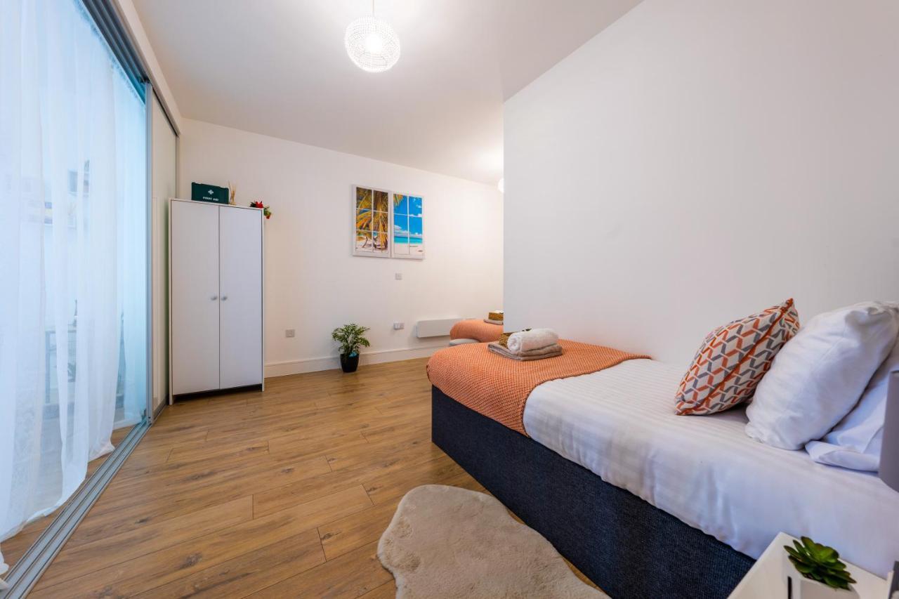 Mission Wave - Venture Apartment Staines-upon-Thames Екстер'єр фото